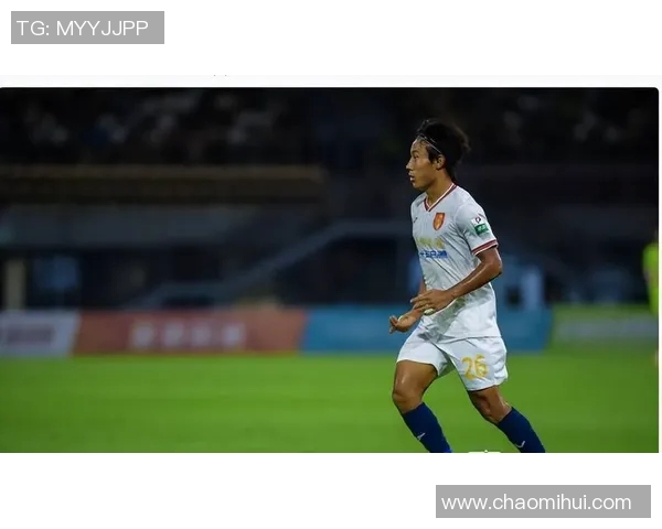 重庆足球队逆袭之路：从低谷到巅峰的励志传奇与荣耀时刻